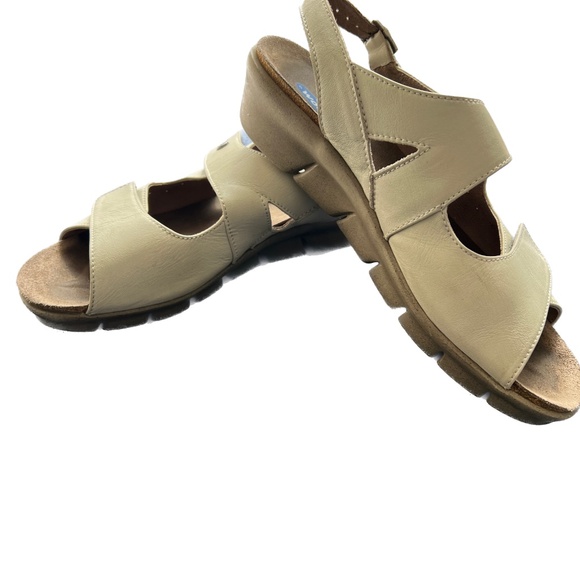 Wolky Leather Sandals 2 Strap Comfort Hook & Loop Beige Size 41 US Size 9 1/2 - Picture 4 of 8
